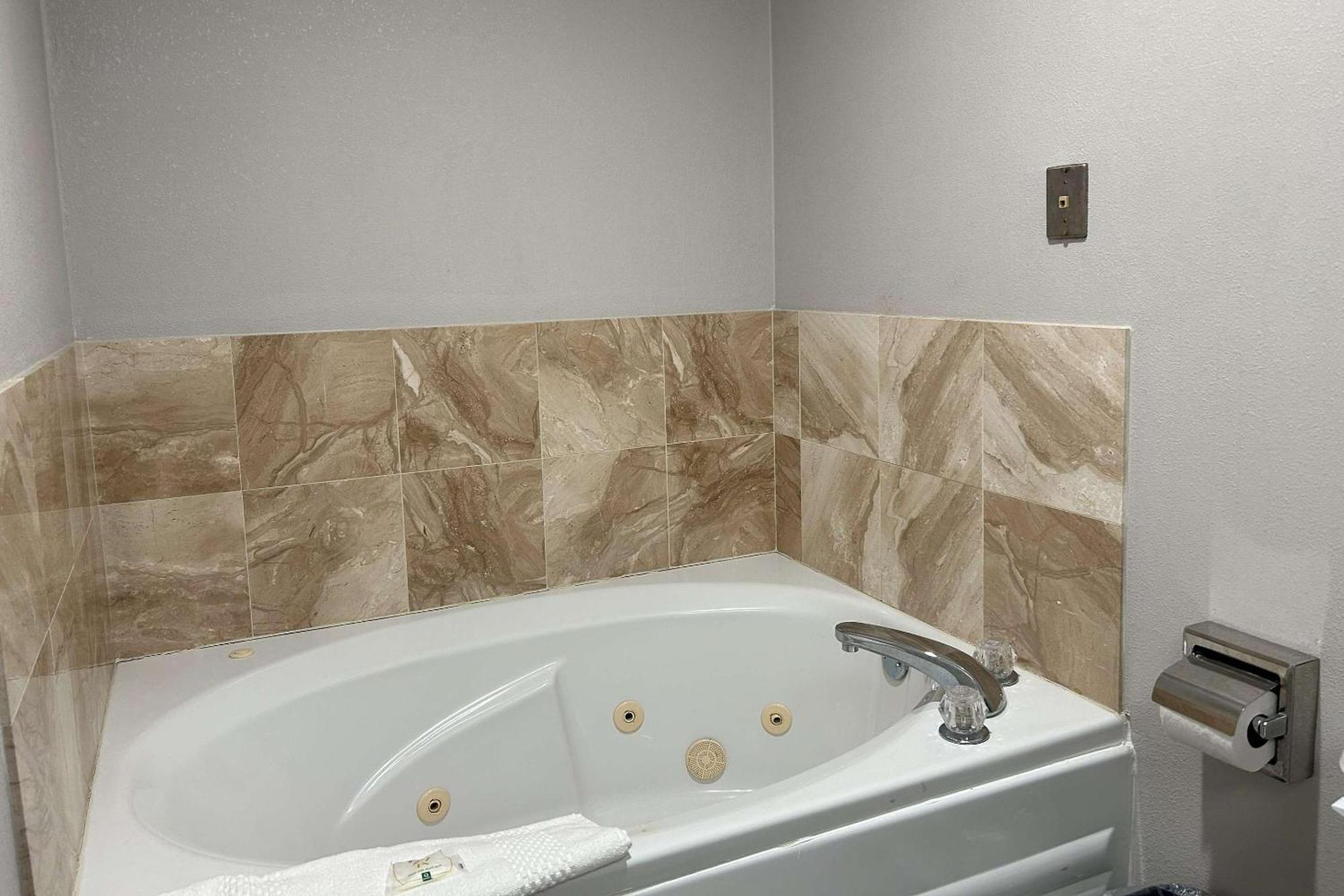 Quality Inn & Suites Tarboro - Kingsboro Dış mekan fotoğraf